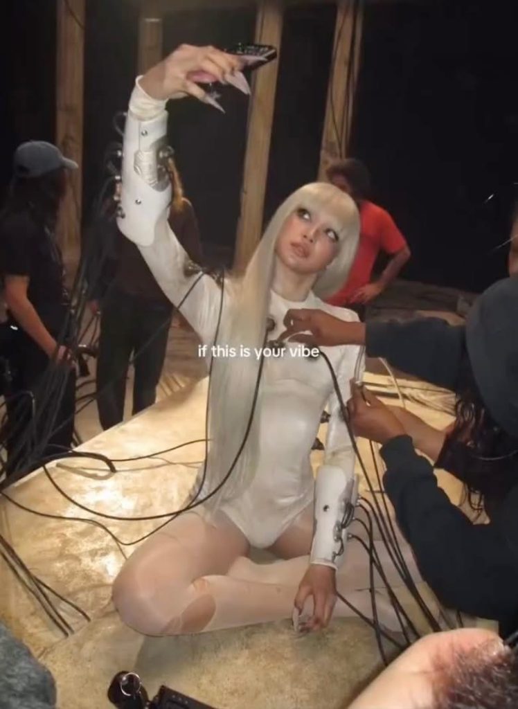 全球焦點:LISA 攜手 Anyma 譜寫科幻新章,合作單曲〈Bad Angel〉震撼釋出 全球焦點:LISA 攜手 Anyma 譜寫科幻新章,合作單曲〈Bad Angel〉震撼釋出