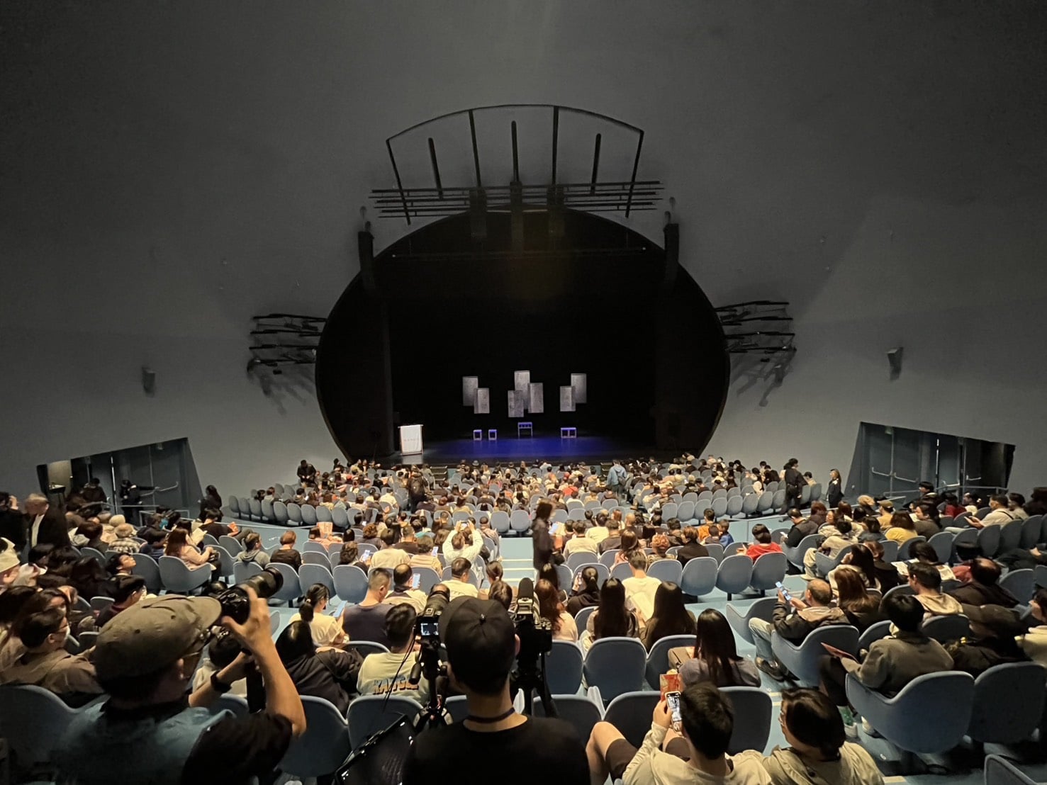 相聲瓦舍「我是你的菜」演出笑料扣緊時事首演爆紅 「不花錢閃兵」台詞神預言閃兵案獲滿堂彩 相聲瓦舍「我是你的菜」演出笑料扣緊時事首演爆紅 「不花錢閃兵」台詞神預言閃兵案獲滿堂彩