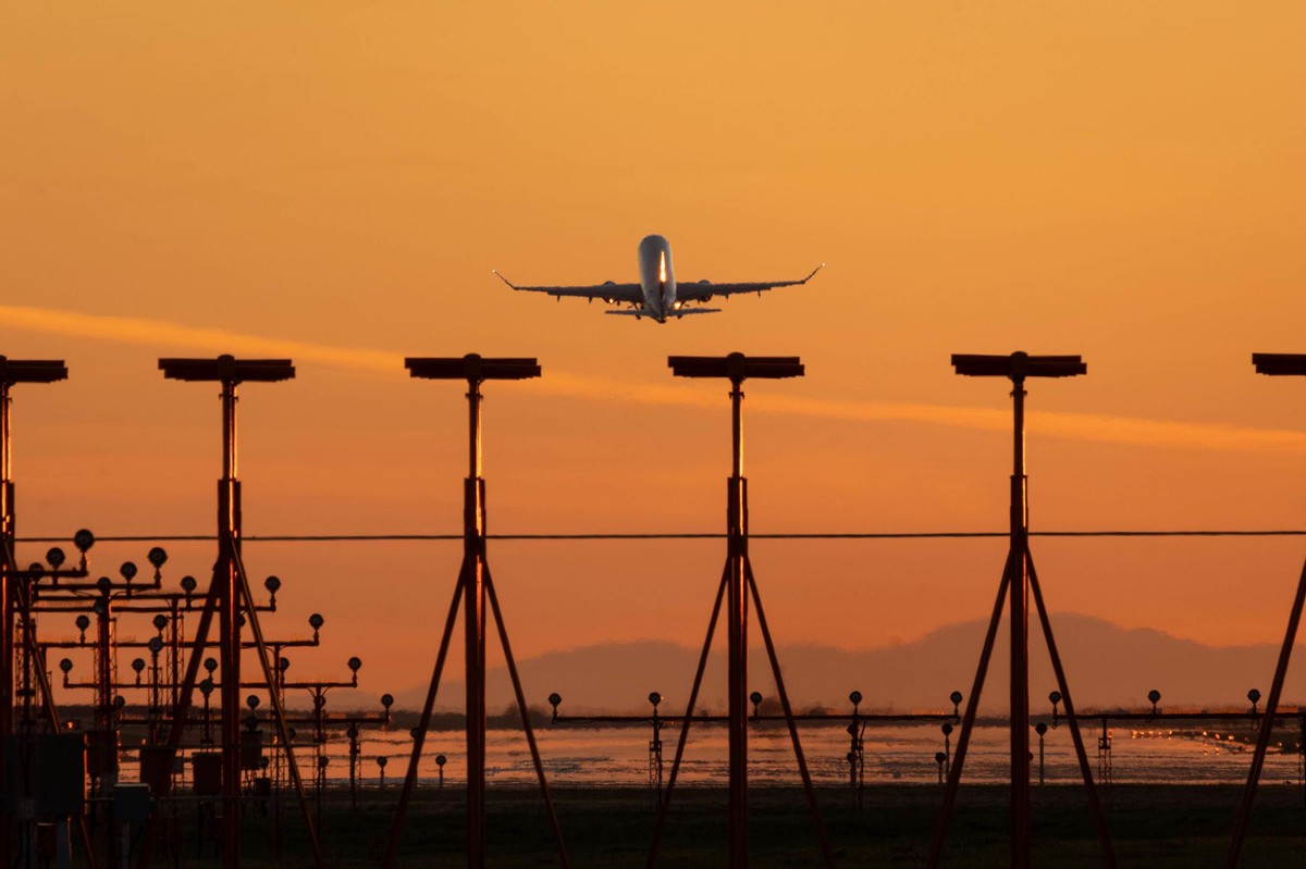 油價飆升侵蝕獲利 航空股EPS恐遭壓縮近1元 油價飆升侵蝕獲利 航空股EPS恐遭壓縮近1元