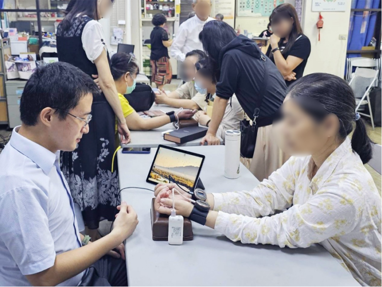 5G 智慧檢測走進巷弄！深禾醫學攜手臺大名醫團隊 打造社區健康守護新模式