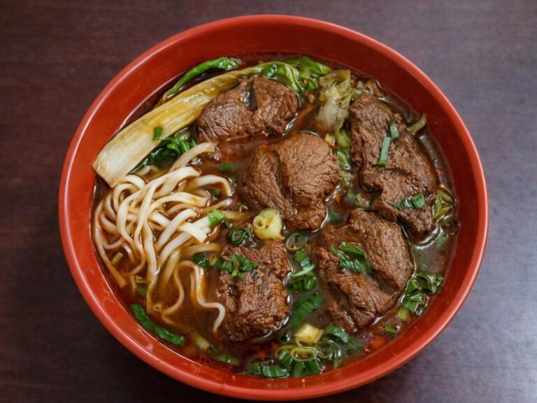 雲林崙背牛肉麵店的日常堅持：天然湯頭、自然甘甜的做法