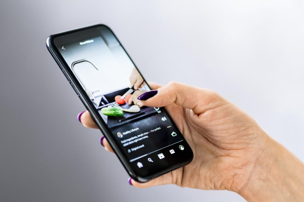 AI投資全面爆發 晶片設備、廣告與能源競賽同步升溫 AI投資全面爆發 晶片設備、廣告與能源競賽同步升溫