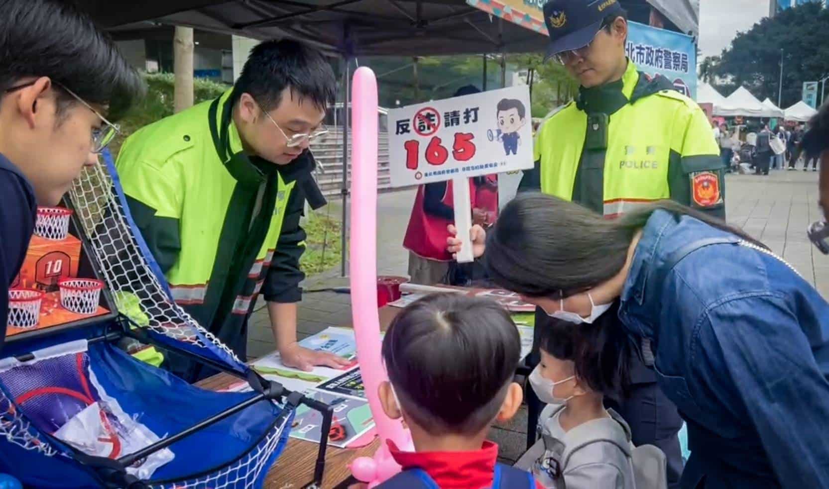 Q版警娃「熱血傳愛南港」 眾教會藝起發聲宣導「識詐」 Q版警娃「熱血傳愛南港」 眾教會藝起發聲宣導「識詐」