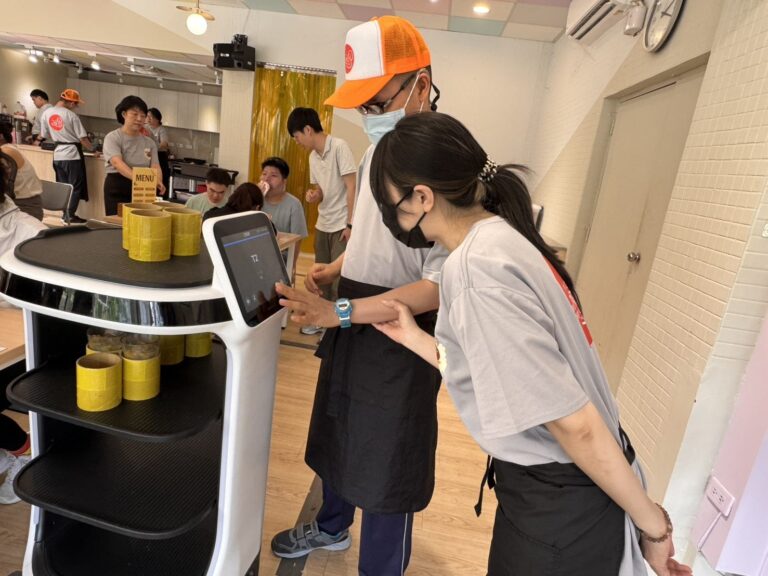 AI走進校園！送餐機器人 servi+ 進駐臺北啟明學校　開啟智慧無障礙學習新篇章