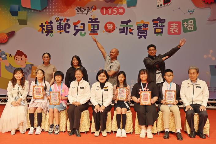 715位模範兒童齊受表揚 雲林展現品德與學力並進成果 雲林縣115年度模範兒童暨乖寶寶表揚活動於4月1日在國立雲林科技大學雲泰表演廳舉行。