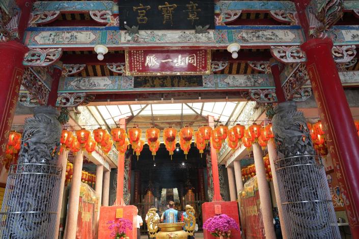 章寶宮廟內保存已故國寶級彩繪大師陳壽彝約140幅作品，數量居全國第二。