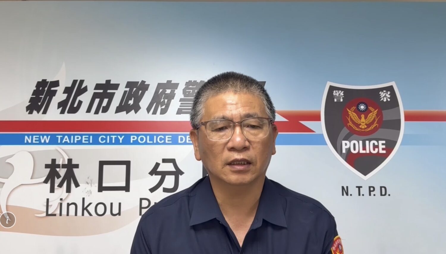 「黎明技術學院驚傳攻擊事件」緬甸僑生失控傷騎士警急制止送醫 林口分局泰山所所長張金全對外說明案情,表示警方已第一時間處置並依法偵辦。(圖/翻攝畫面)