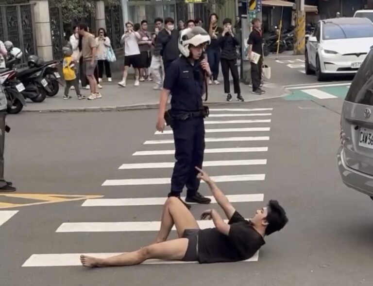 「黎明技術學院驚傳攻擊事件」緬甸僑生失控傷騎士警急制止送醫