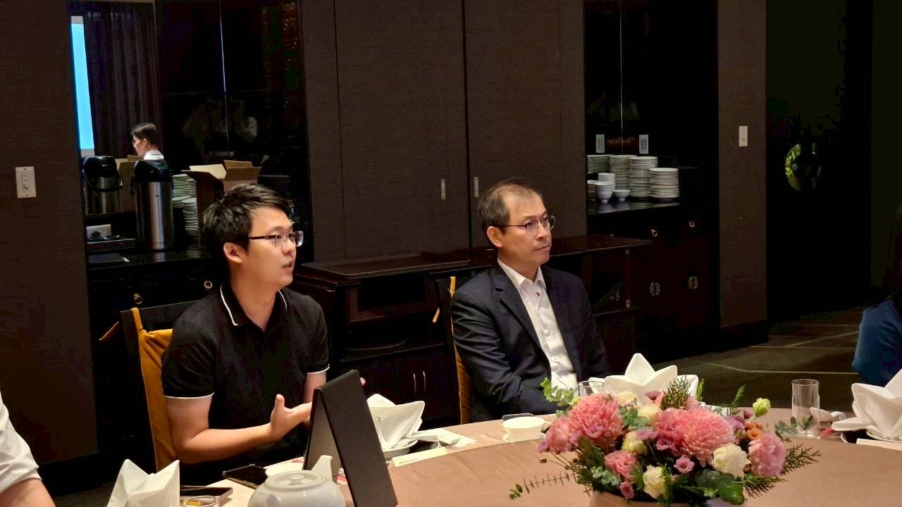 半導體供應鏈重組關鍵曝光!新創總會小聯盟小聚揭「3大生存法則」 聯盟會員於交流環節踴躍發言,分享產業觀察與實務經驗,深化彼此合作契機。(圖/主辦單位提供)