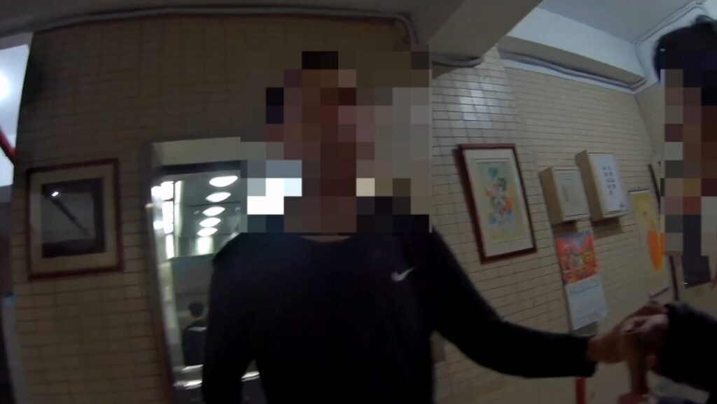 「迷途長者外出失向」 內湖警即刻協助返家團圓 迷途年長者返家與家人相會。(圖/記者薛秀蓮 翻攝)