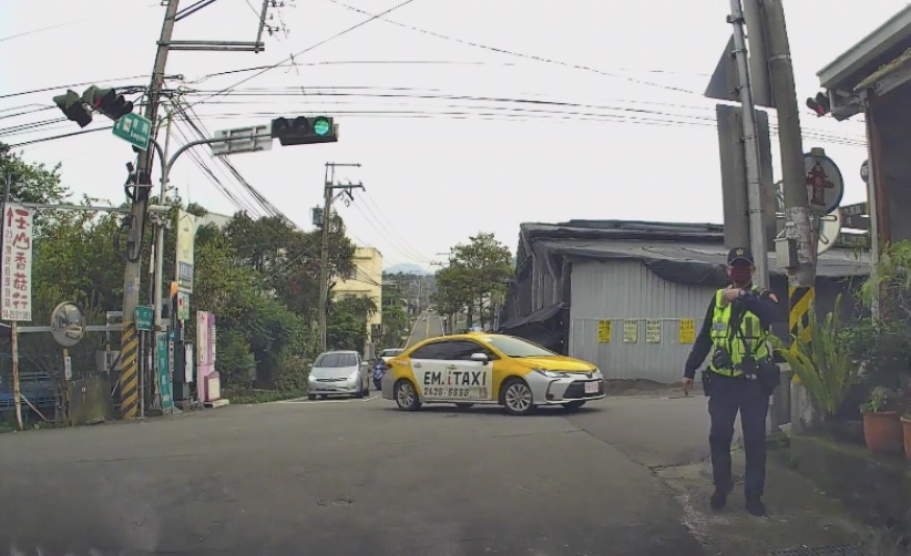 清明車潮湧現 東勢警籲用路人善用「替代道路」 清明車潮湧現 東勢警籲用路人善用「替代道路」