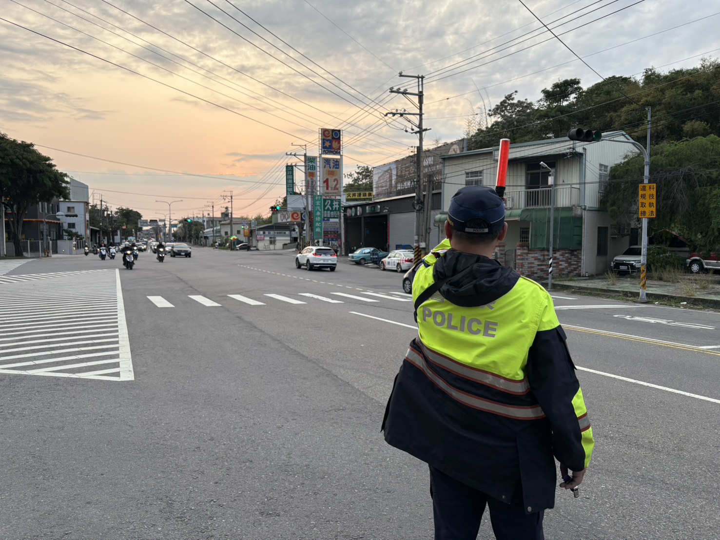清明車潮湧現 東勢警籲用路人善用「替代道路」 清明車潮湧現 東勢警籲用路人善用「替代道路」