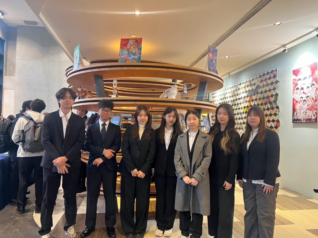 「VIS國際實驗教育」國際升學成果爆發 五年打造頂大錄取新高度 VIS國際實驗教育鼓勵學生參加國際競賽及學術研討會發表論文,提升學術實力,申請世界頂大更具優勢。(圖/台北市VIS國際實驗高中 提供)