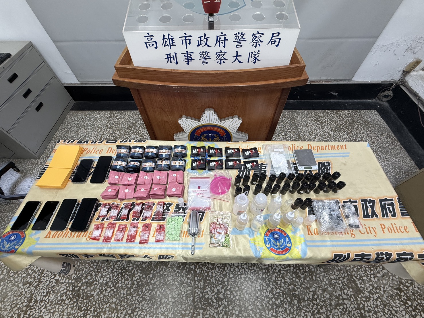 草叢藏毒+座標補貨!高市刑大破全天候「販毒集團」查扣咖啡包270包 草叢藏毒+座標補貨!高市刑大破全天候「販毒集團」查扣咖啡包270包