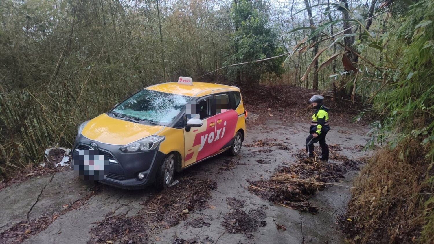 豪雨釀山路危機 「豐原警」即刻馳援展現為民服務精神 豪雨釀山路危機 「豐原警」即刻馳援展現為民服務精神