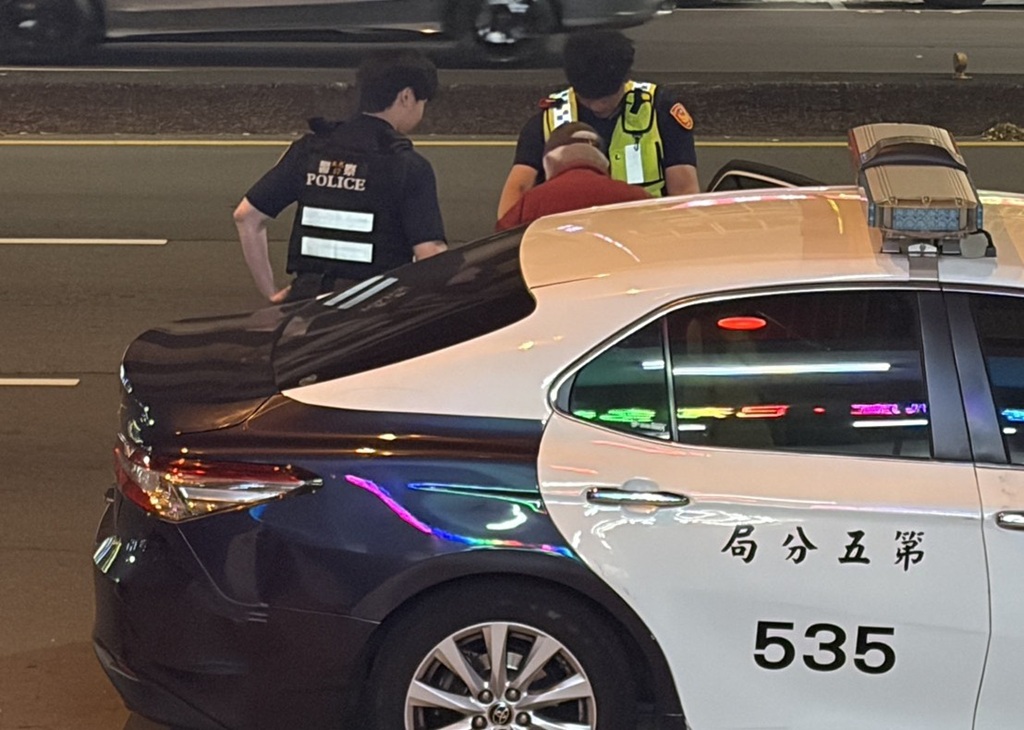 八旬翁迷途誤認家門 「暖警」協助平安返家 八旬翁迷途誤認家門 「暖警」協助平安返家