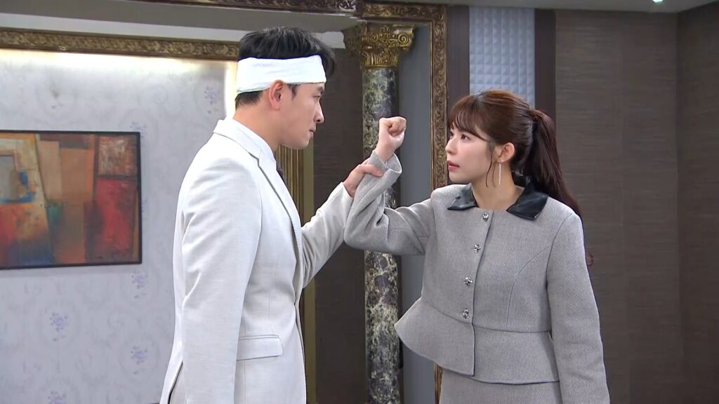 林萱瑜戀愛腦清醒 揭丈夫陰謀卻意外摔下樓梯 林萱瑜戀愛腦清醒 揭丈夫陰謀卻意外摔下樓梯