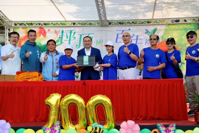 坪頂國小百年校慶新篇章 時光寶盒封存跨世代祝福 坪頂國小百年校慶新篇章 時光寶盒封存跨世代祝福