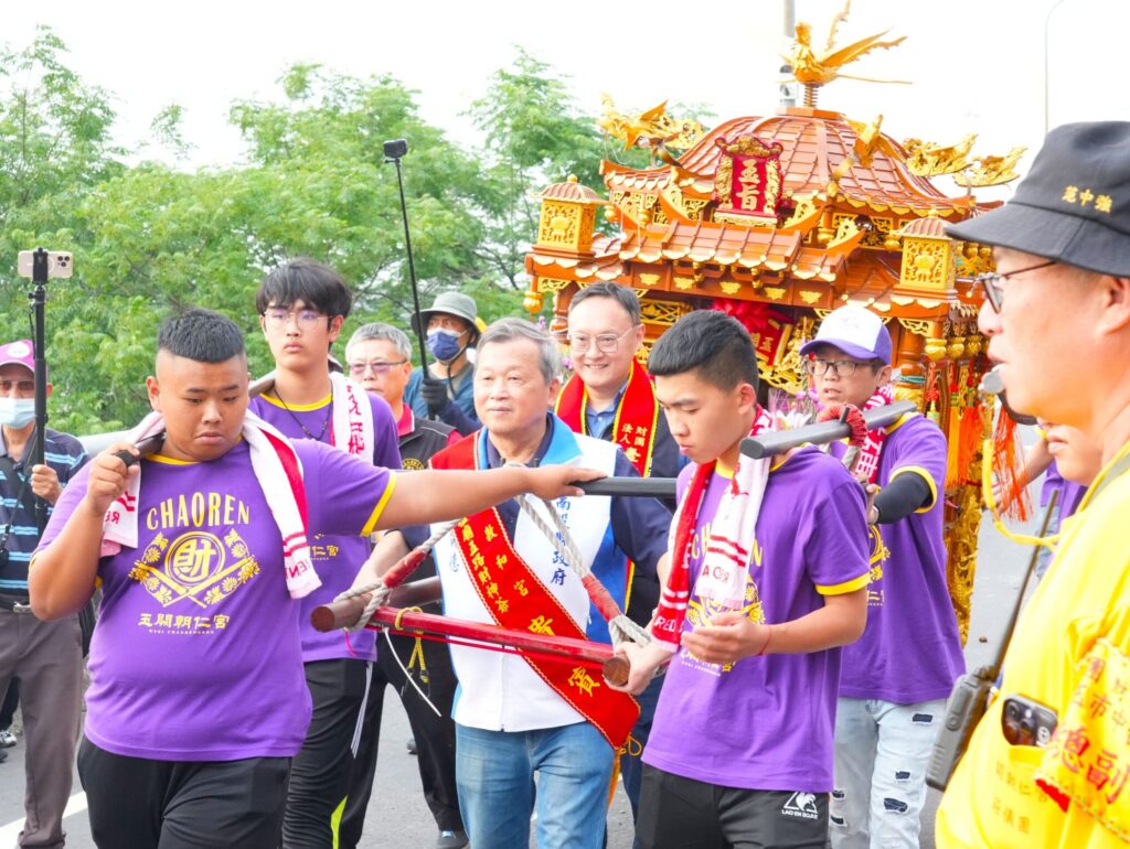 中投宗教文化盛事! 烏日玉闕朝仁宮徒步會香草屯敦和宮 鄭副市長送駕祈求國泰民安 中投宗教文化盛事! 烏日玉闕朝仁宮徒步會香草屯敦和宮 鄭副市長送駕祈求國泰民安