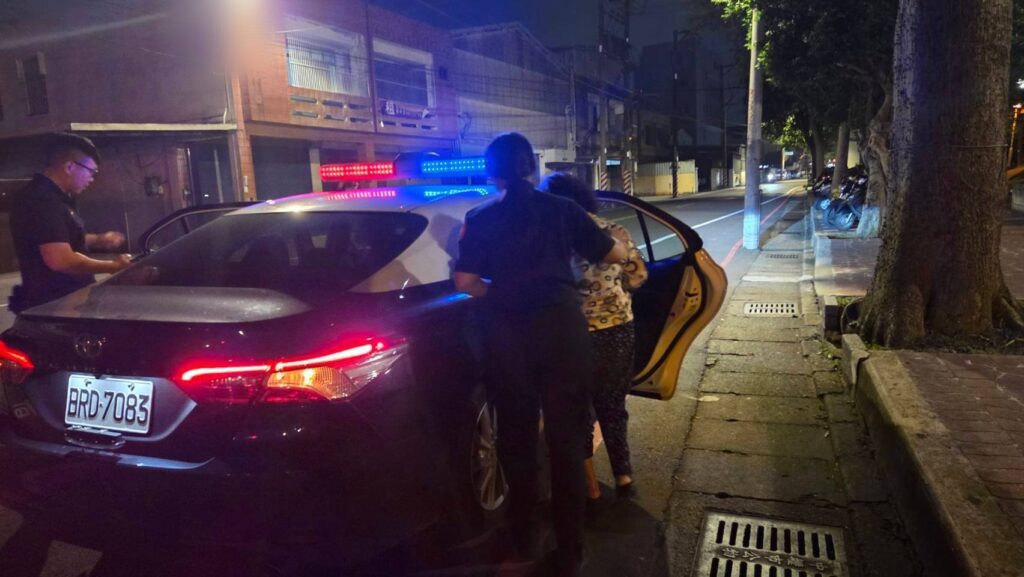 八德老婦失智症病發迷途 四維派出所員警跨區搜索4小時終尋獲 八德老婦失智症病發迷途 四維派出所員警跨區搜索4小時終尋獲