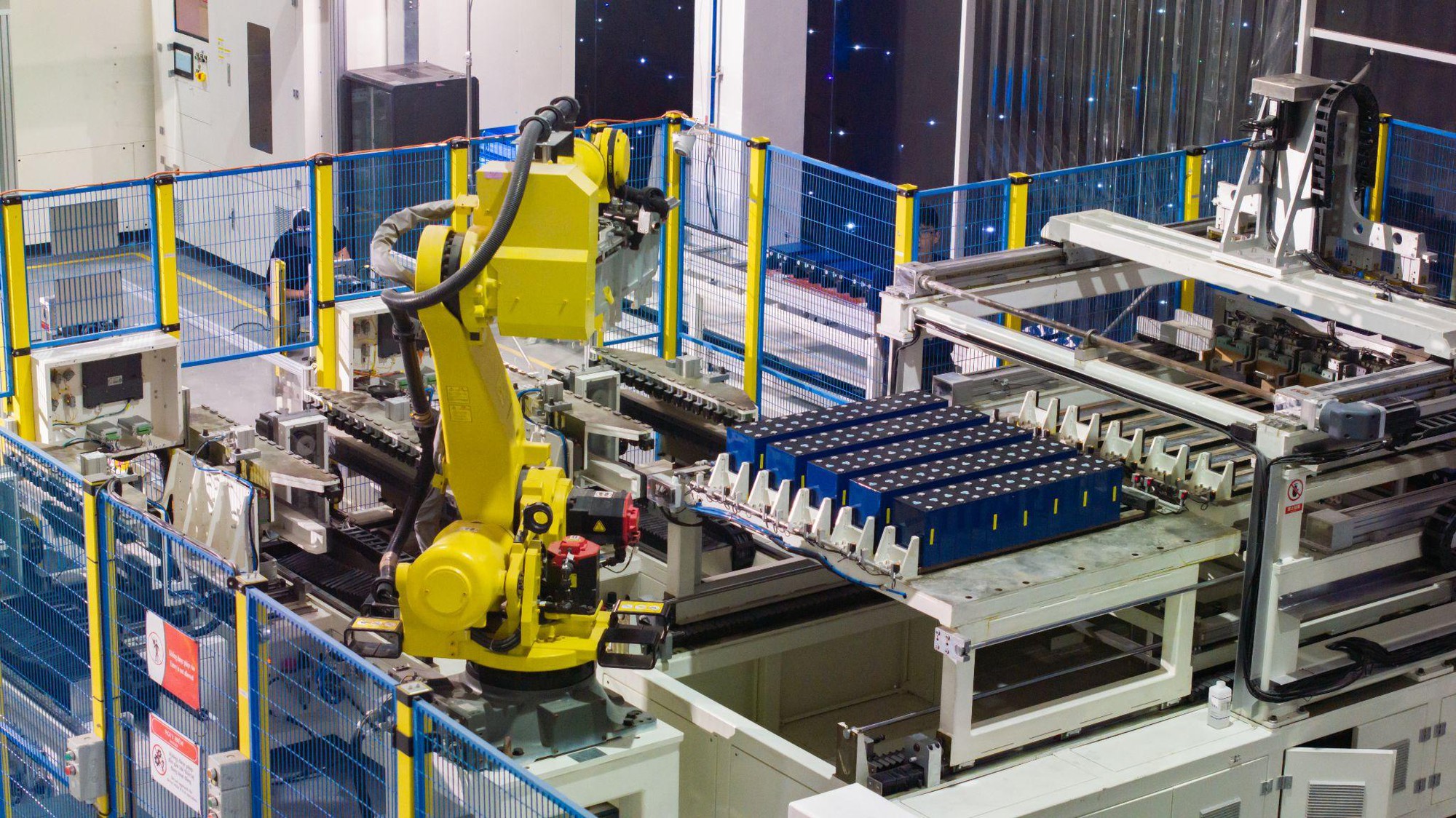 GG Power在越南興安省4月11日介紹儲能電池系統工廠，首期投資3000億越盾，設計年產能5GWh。圖 / Tuổi Trẻ Online