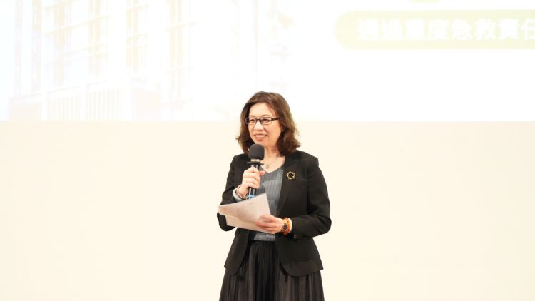 臺北醫院54週年雙喜臨門 升格重度急救責任醫院 達文西中心同步啟用 34 《圖說》衛生福利部政務次長林靜儀,肯定臺北醫院承擔防疫與發展急重症醫療與邁向永續醫院的成果豐碩。〈臺北醫院提供〉