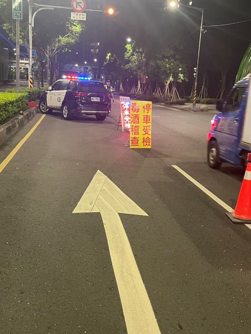 捍衛夜間安寧 中和警強力掃蕩非法改裝車 25 《圖說》中和警選定民眾陳情熱點與改裝車輛出沒路段加強攔查。〈中和分局提供〉
