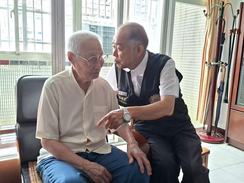 強化高齡榮民照護 北市榮服處推遠距照護與行動就醫 54 《圖說》94歲榮民梁傳國爺爺。〈臺北市榮服處提供〉