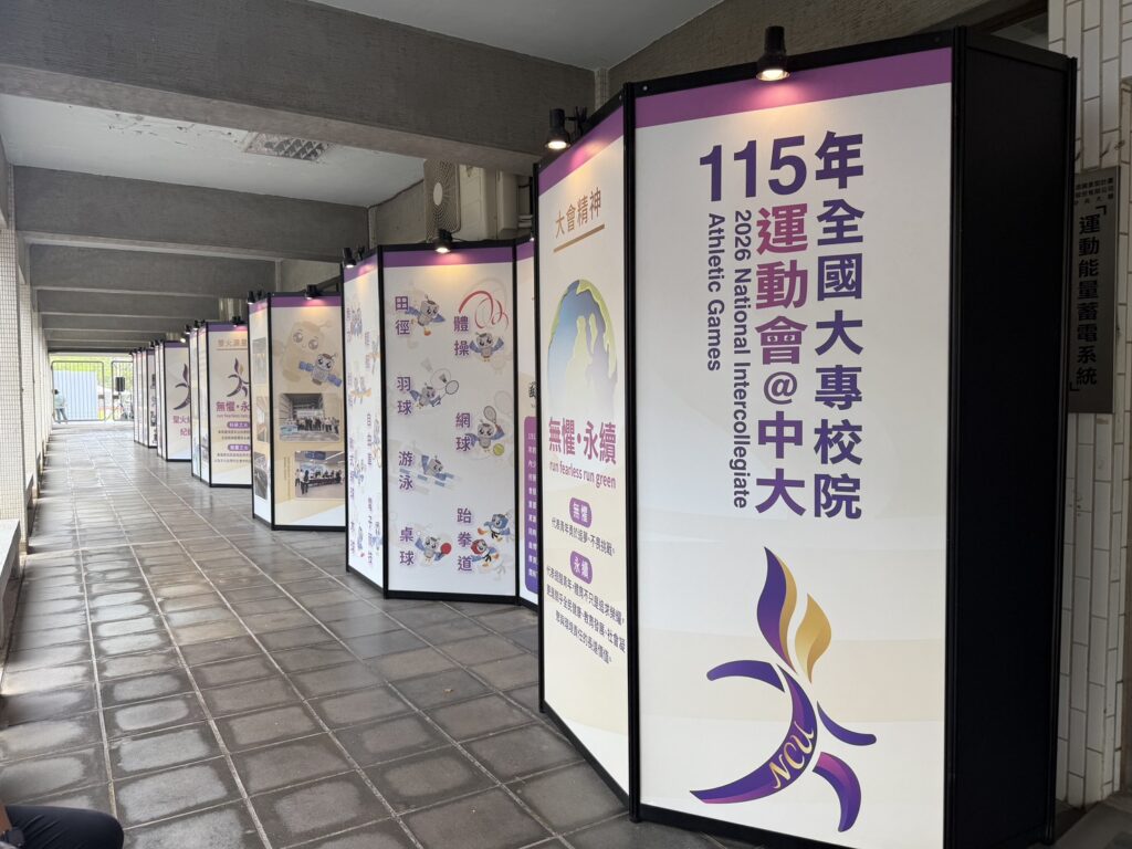 全台首例!啟點行銷以 ISO 20121 永續標準操刀 115 年全大運開閉幕 樹立國內大型賽事新標竿 15 %E5%9C%96%E4%BA%8C %E5%AF%B6%E7%89%B9%E7%93%B6%E5%86%8D%E8%A3%BD%E5%B8%83%E5%8F%AF%E8%B2%BC%E5%85%A8%E9%9D%A2%E5%8F%96%E4%BB%A3%E5%82%B3%E7%B5%B1%E4%B8%80%E6%AC%A1%E6%80%A7%E8%BC%B8%E5%87%BA%E5%BE%9E%E6%BA%90%E9%A0%AD%E6%B8%9B%E9%87%8F 1024x768 1