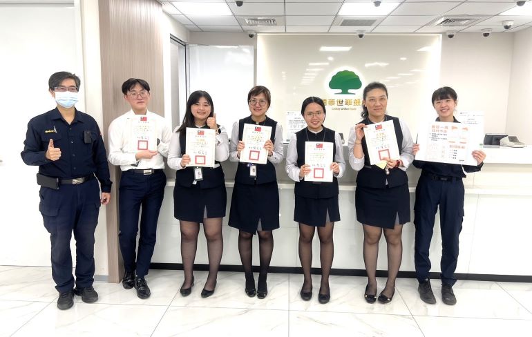 土城警銀民聯防奏效 4個月阻詐逾3659萬元 4 《圖說》國泰世華銀行土城分行成功攔阻6件詐騙案,守住民眾財產662萬元,成效居冠。〈土城分局提供〉
