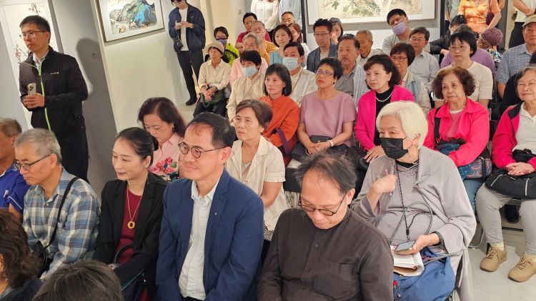 以藝載道照萬象 明月法師畫展揭生命澄明之境 11 《圖說》開幕吸引了眾多賓客共同見證佛法與藝術交融的殊勝盛會。〈主辦單位提供〉
