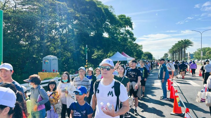 林口親子祈福健走3000人健走同樂 三代同行最吸睛 26 《圖說》今日好太陽、好心情一起相挺林口千人祈福健走。〈林口區公所提供〉