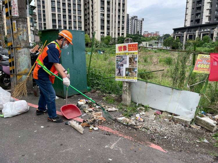 基北北桃聯手防疫治水 新北倡建鼠類監測標準、強化鶯歌溪治理 15 《圖說》整頓環境、清除髒亂點,杜絕鼠患。〈環保局提供〉