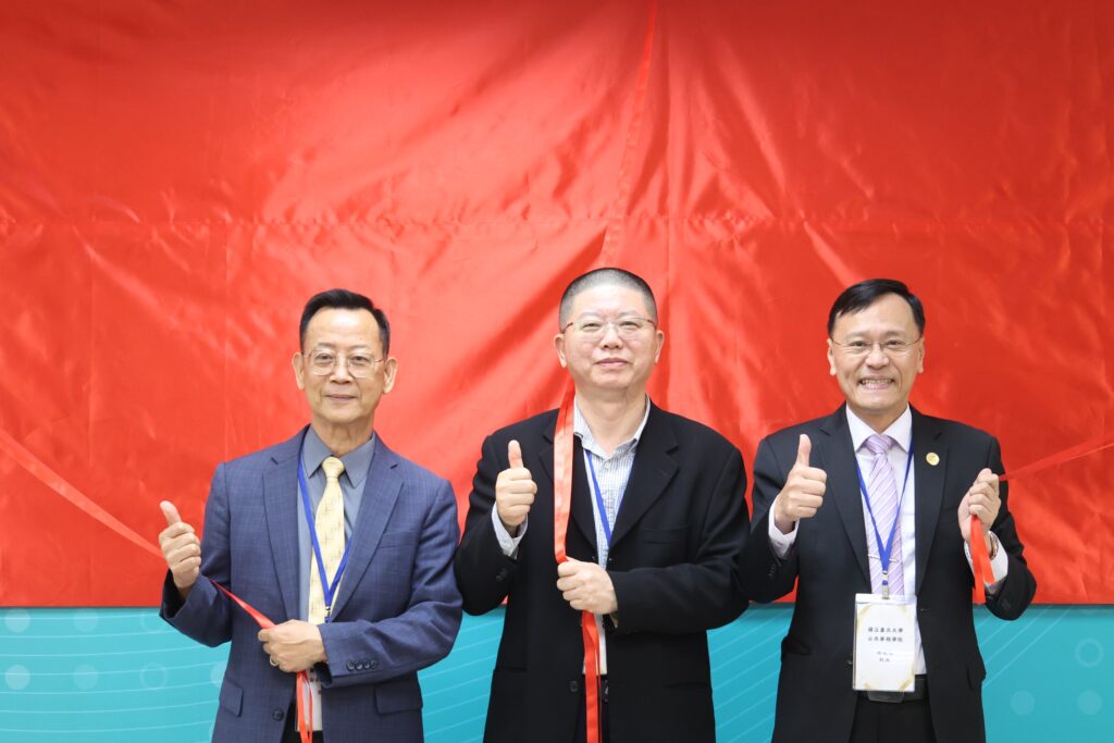 公共治理結合AI 臺北大學成立策略行動實驗室 宏碁贈高算力筆電 培育智慧治理領航者 17 %E8%87%BA%E5%8C%97%E5%A4%A7%E5%AD%B8%E6%9E%97%E9%81%93%E9%80%9A%E6%A0%A1%E9%95%B7%E5%8F%B3%E5%85%AC%E5%85%B1%E4%BA%8B%E5%8B%99%E5%AD%B8%E9%99%A2%E9%99%B3%E6%98%8E%E7%87%A6%E9%99%A2%E9%95%B7%E5%B7%A6Acer%E8%87%BA%E7%81%A3%E5%8D%80%E5%BC%B5%E4%B8%96%E6%AC%A3%E7%87%9F%E9%81%8B%E9%95%B7%E4%B8%AD%E5%85%B1%E5%90%8C 1024x683 1