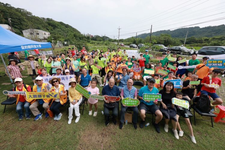 排球賽搬進水梯田 石門食農嘉年華吸引民眾親近土地 53 《圖說》新北市農情食課教育推廣學會主辦的「2026水梯田排球嘉年華」,結合泥巴排球、食農闖關及地方特色體驗,將農村景觀轉化為充滿趣味的戶外學習場域。〈農業局提供〉