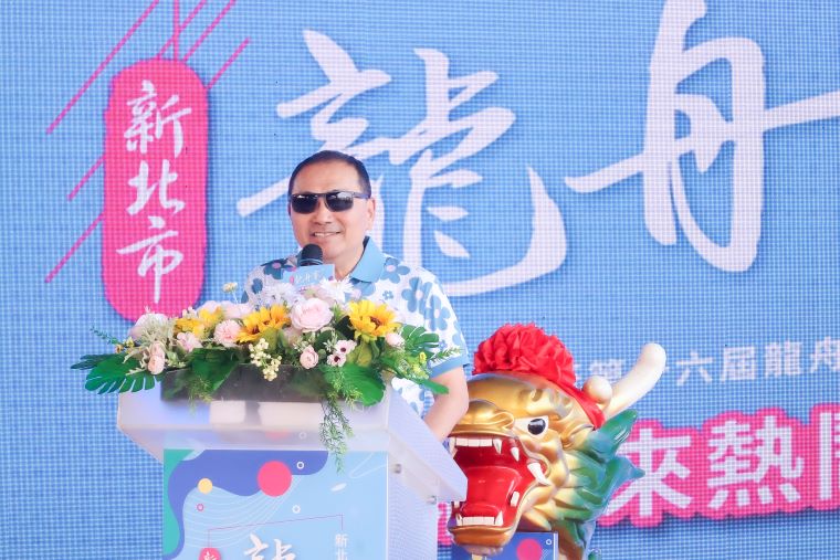 新北市議長盃龍舟賽6/19登場 市長議長點睛祈福盼賽事順利 19 《圖說》侯友宜市長表示,龍舟賽不只是體育競技活動,更承載著深厚的端午文化意涵,讓更多國際友人認識臺灣與新北市的城市魅力,進一步提升臺灣在國際上的能見度。〈新聞局提供〉