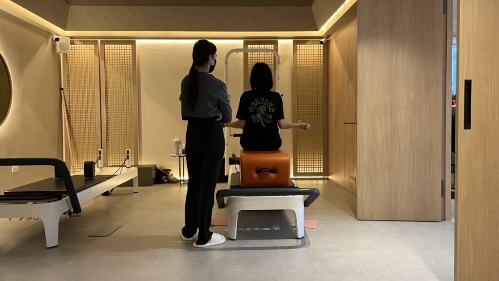 熟齡女性的「身體覺醒」 器械皮拉提斯優雅定義健康節奏 59 1775719069348 0 1024x576 1