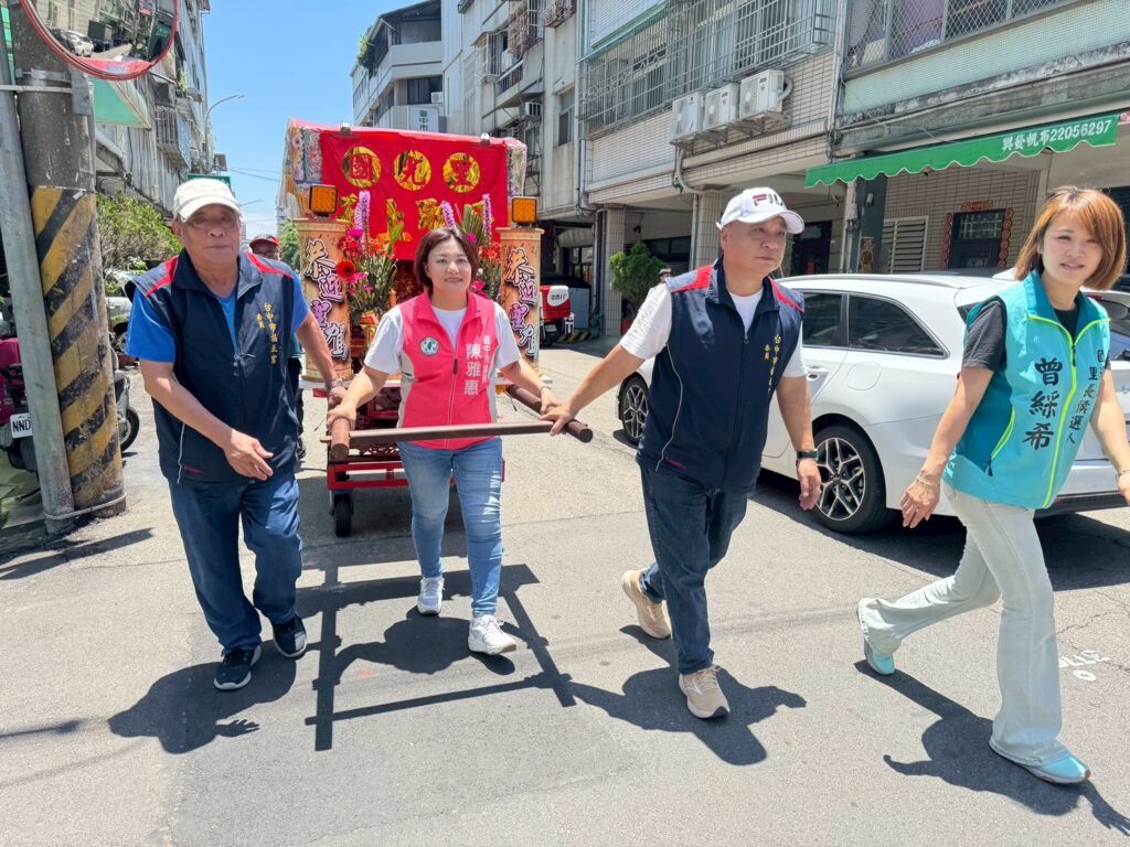 中市國光里福正宮遶境祈福 陳雅惠偕國光里長參選人曾綵希全程參與 中市國光里福正宮遶境祈福 陳雅惠偕國光里長參選人曾綵希全程參與