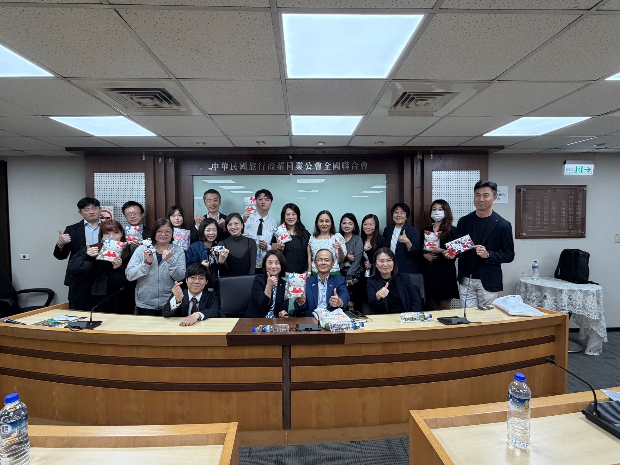 三麗鷗HELLO KITTY和諧樂園訪台交流 攜手旅行全聯會開拓九州主題觀光新商機 5 line oa chat 260515 230544