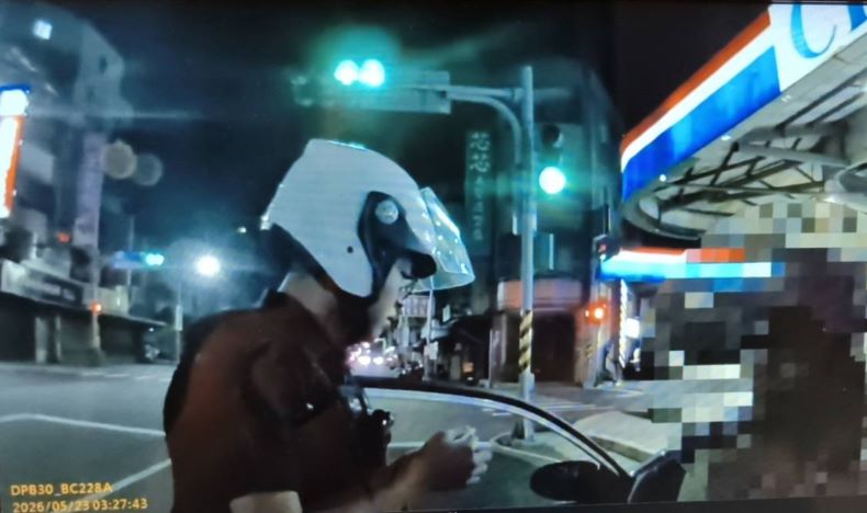 全國同步掃毒駕 三重警強化路檢溯源壓制喪屍煙毒 全國同步掃毒駕 三重警強化路檢溯源壓制喪屍煙毒