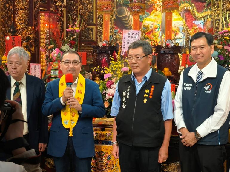 保生大帝聖誕 侯友宜走訪板橋祈福 農村公園三合院書畫聯展登場 保生大帝聖誕 侯友宜走訪板橋祈福 農村公園三合院書畫聯展登場