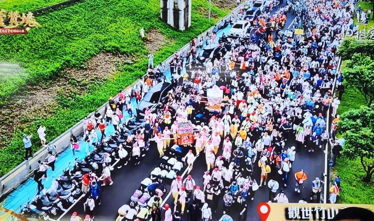山邊媽祖首度北巡三蘆賜福 二重派出所接駕祈求治安平穩 57 《圖說》山邊媽祖聖駕首度巡經新北市三重、蘆洲地區空拍盛況。〈三重分局提供〉