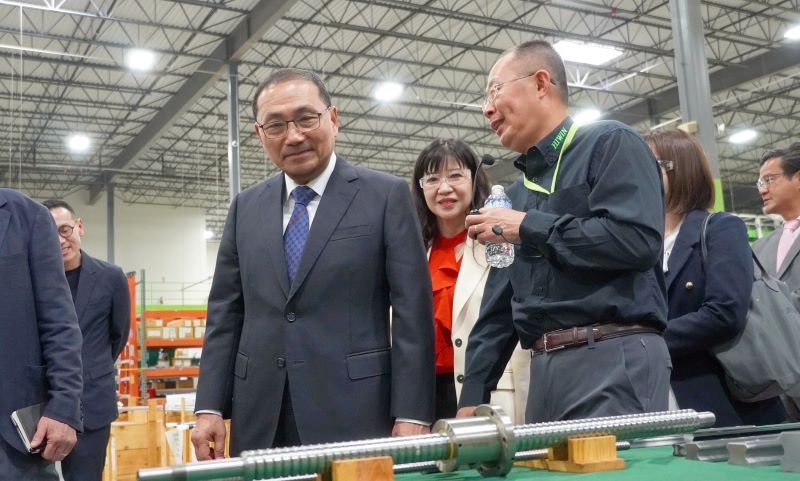 為新北智慧製造開拓國際商機 侯友宜訪FANUC、HIWIN大廠 3 《圖說》侯友宜市長偕市府團隊參訪上銀科技,中為經發局長盛筱蓉。〈新聞局提供〉