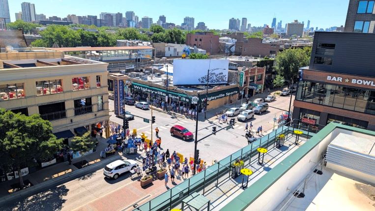 從百年球場看城市發展 侯友宜考察Wrigley Field汲取大巨蛋規劃經驗 8 《圖說》Wrigley Field球場周遭街區。〈新聞局提供〉