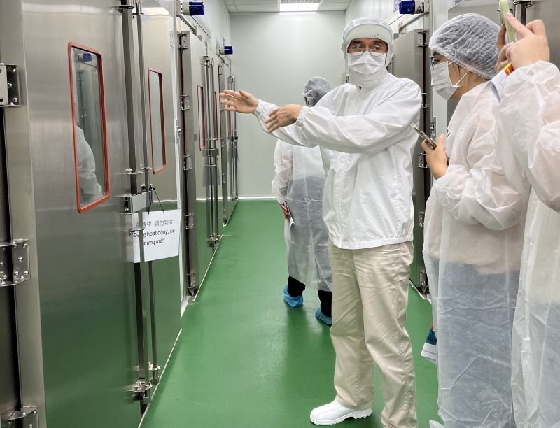 為寵物食品嚴把關 新北查核合格率86% 38 《圖說》動保處前往工廠訪視製造流程。〈動保處提供〉
