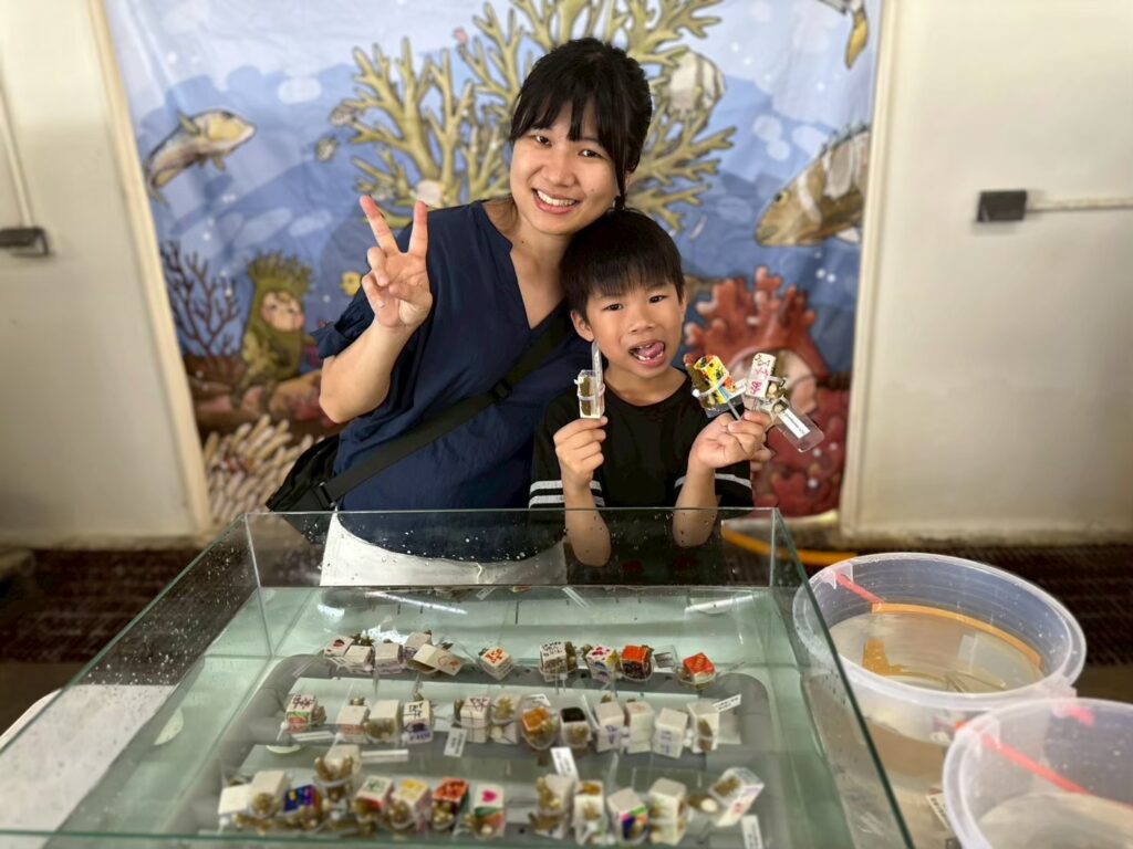 今夏親子共學首選 「珊瑚小學堂」帶你走進東北角海底世界 18 %E5%8F%83%E8%88%87%E6%B0%91%E7%9C%BE%E6%96%BC%E5%AE%8C%E6%88%90%E7%8F%8A%E7%91%9A%E7%A7%BB%E6%A4%8D%E5%AF%A6%E4%BD%9C%E5%BE%8C%E5%90%88%E5%BD%B1%E7%95%99%E5%BF%B5%EF%BC%8C%E7%82%BA%E6%AD%A4%E6%AC%A1%E6%B5%B7%E6%B4%8B%E4%BF%9D%E8%82%B2%E9%AB%94%E9%A9%97%E7%95%99%E4%B8%8B%E7%BE%8E%E5%A5%BD%E5%9B%9E%E6%86%B6