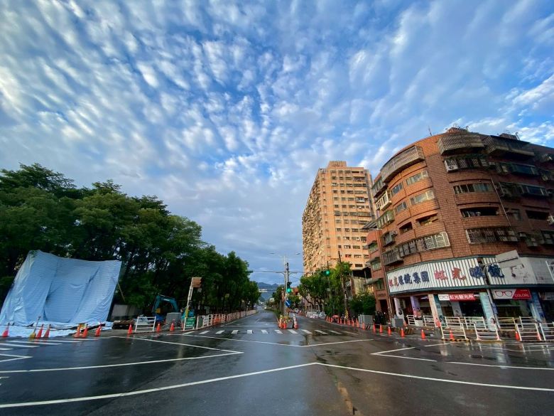 安全通學路接棒登場 三峽中正陸橋功成身退謝幕 48 《圖說》三峽區中正陸橋完成拆除作業,恢復開闊視野,未來將結合安溪國中周邊通學環境改善工程,打造更安全友善的人行空間。〈工務局提供〉
