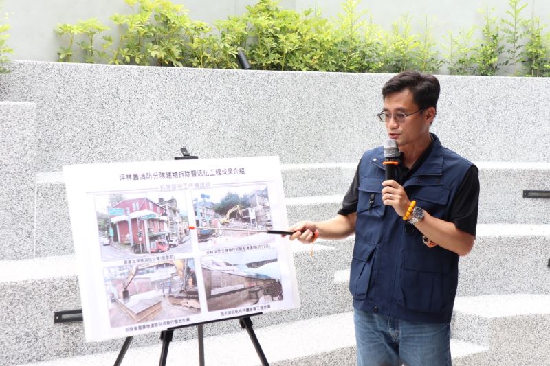 坪林茶鄉再升級 基建結合空間活化展現城鄉新風貌 24 《圖說》拆除隊大隊長陳德儒說明舊坪林消防分隊拆除後,融合坪林茶鄉文化並引入YouBike 2.0E電輔車租借站。〈工務局提供〉
