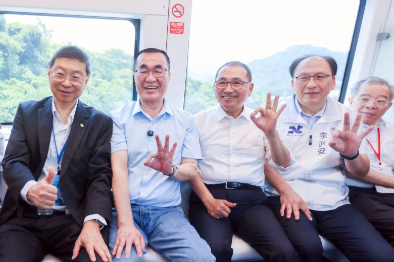新北捷運跨越百公里 三鶯線通車開啟北台便捷新生活 27 《圖說》三鶯線通車首航。〈捷運局提供〉