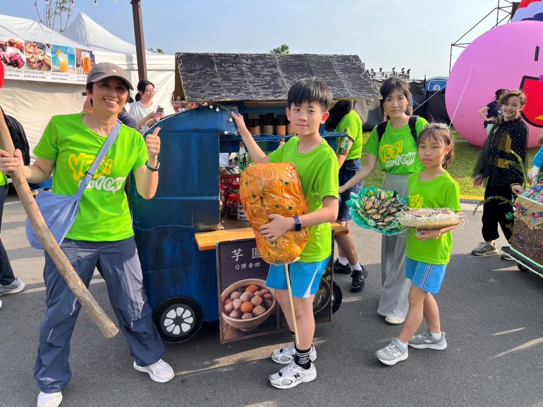 新北創客祭攜手夏至音樂節登場 26輛創意花車踩街嗨翻新美館 14 《圖說》九份國小創意設計。〈教育局提供〉